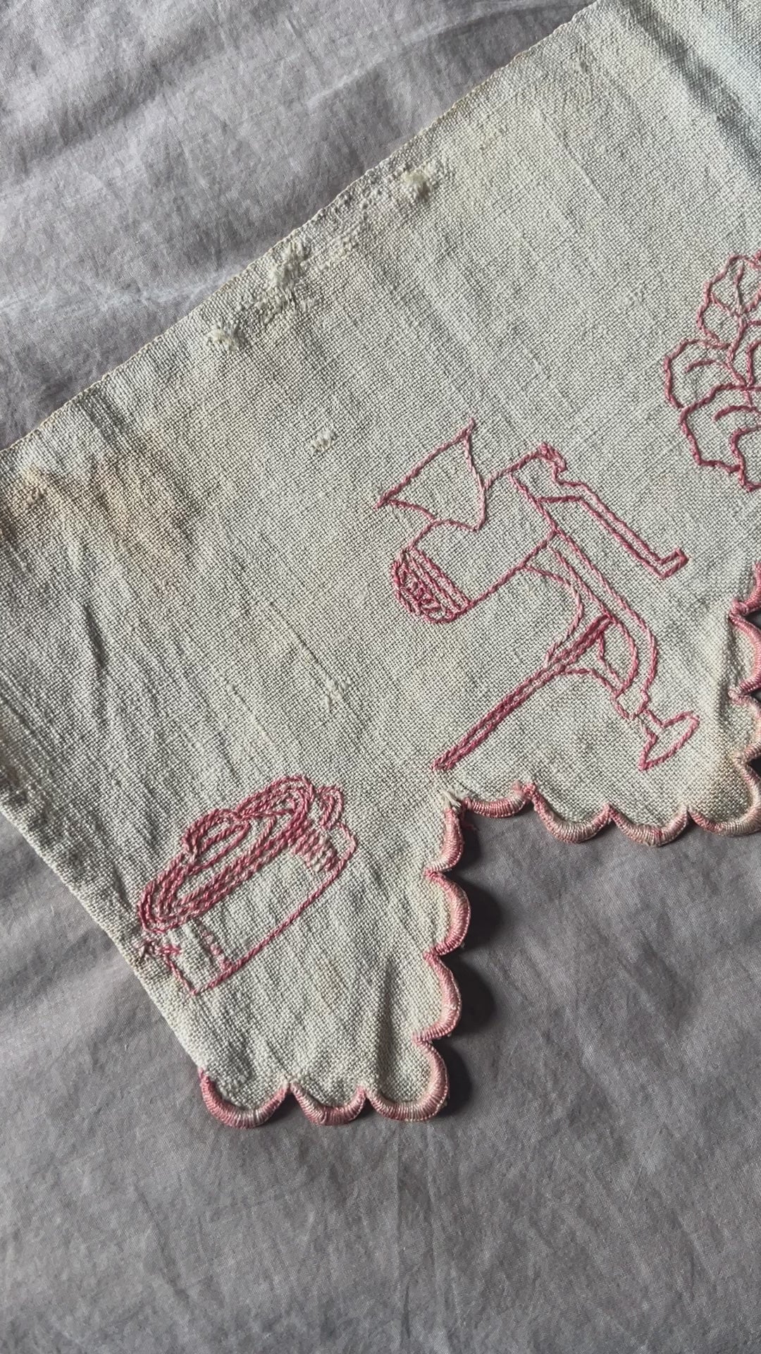 赤糸刺繍飾り布 – France Antique 銀色アンティーク